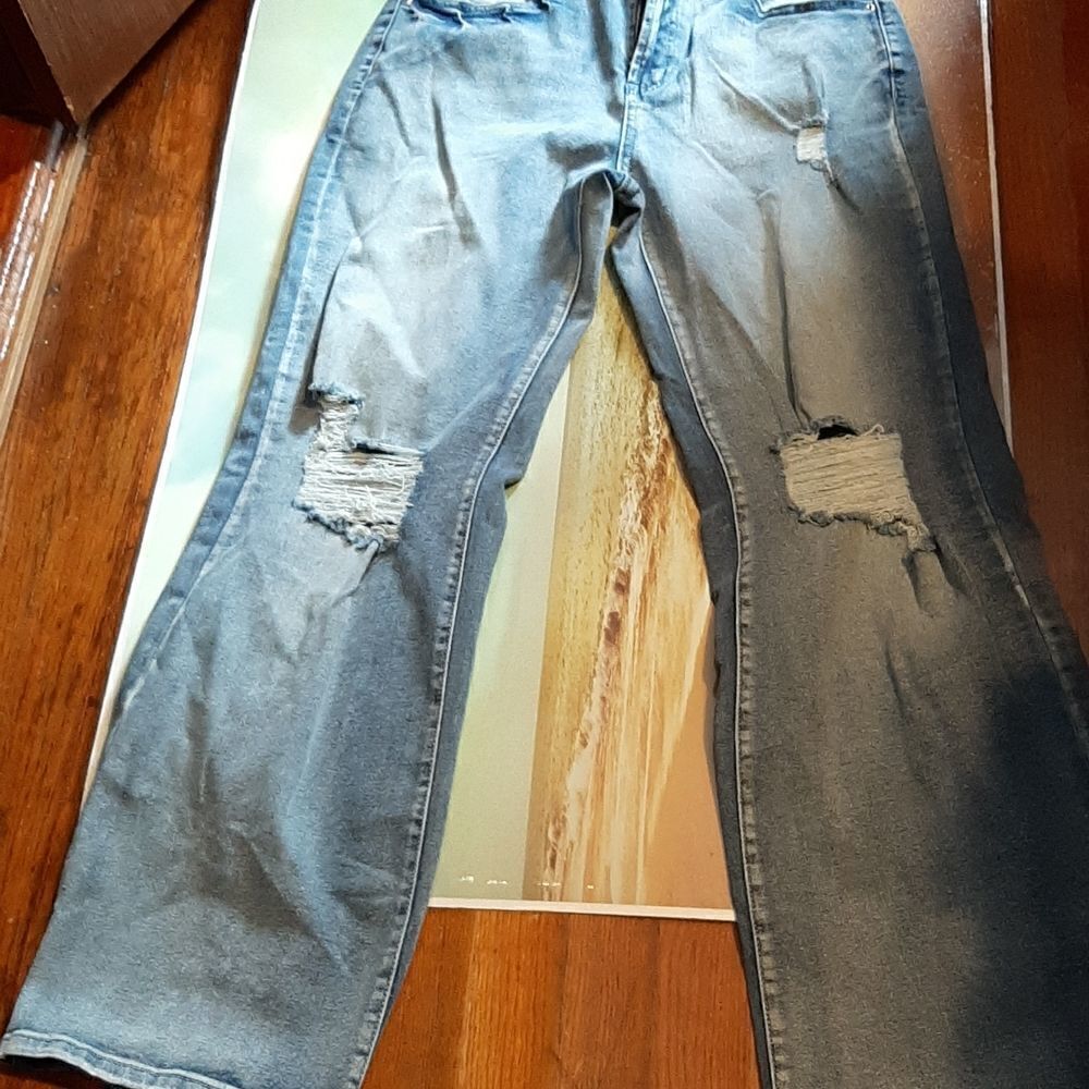 Women Distress  Rip Jeans NWOT Size M